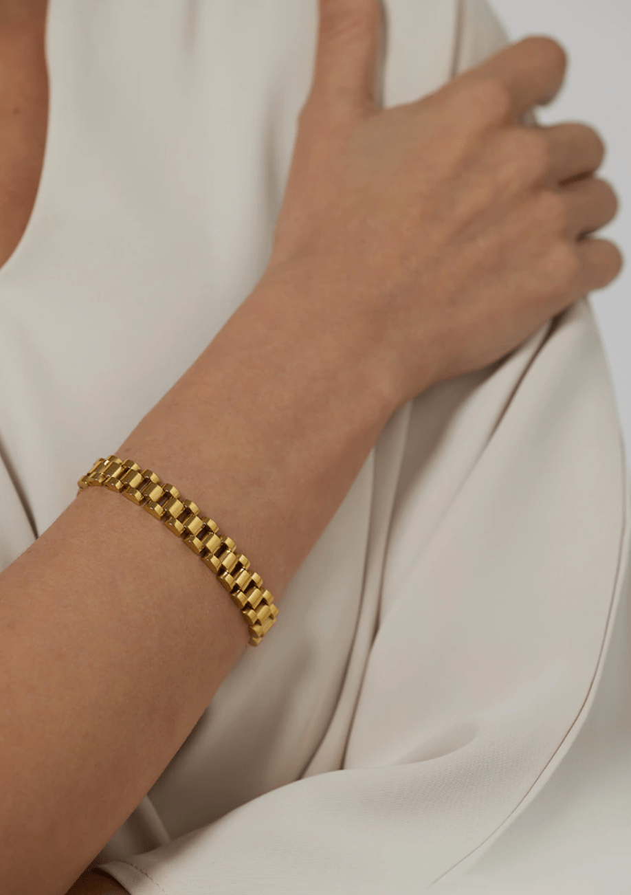 A stylish Gold Flat Chain Chunky Bracelet made of stainless steel with 18K gold plating, showcasing a thick, modern design perfect for any outfit.