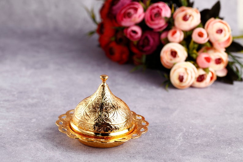 Gold luxury wedding favor box elegantly designed for special occasions, perfect for holding treats and customizable for personal touches.