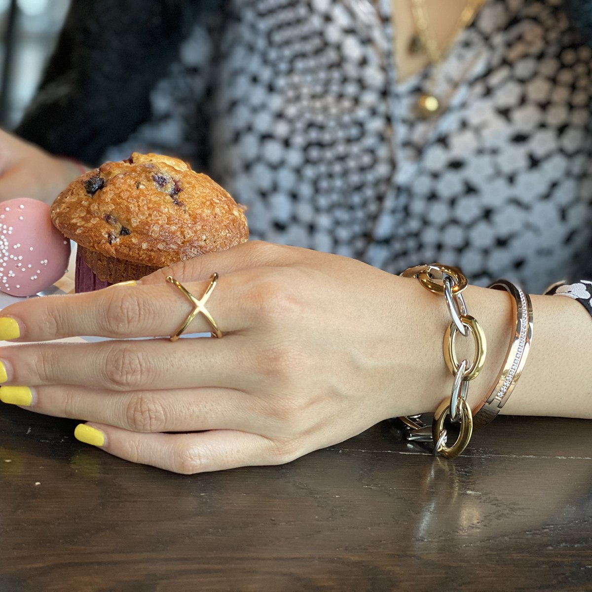 Gold Skinny Crisscross Band Ring made of stainless steel with 14K gold plating, featuring a stylish crisscross design.