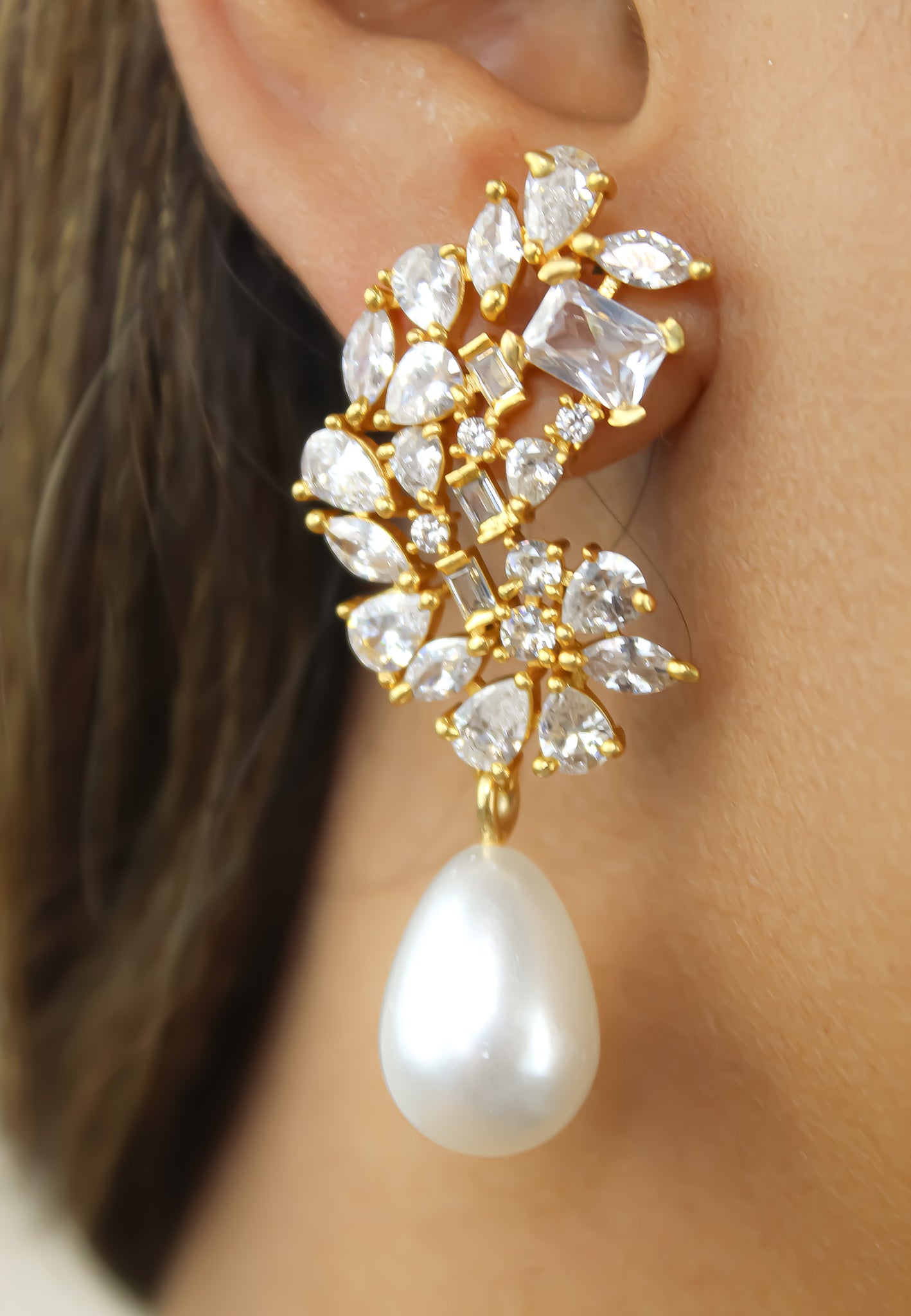 Elegant Golden Frosty Pearl Earrings featuring zirconia stones and a shiny resin pearl, perfect for pierced ears.