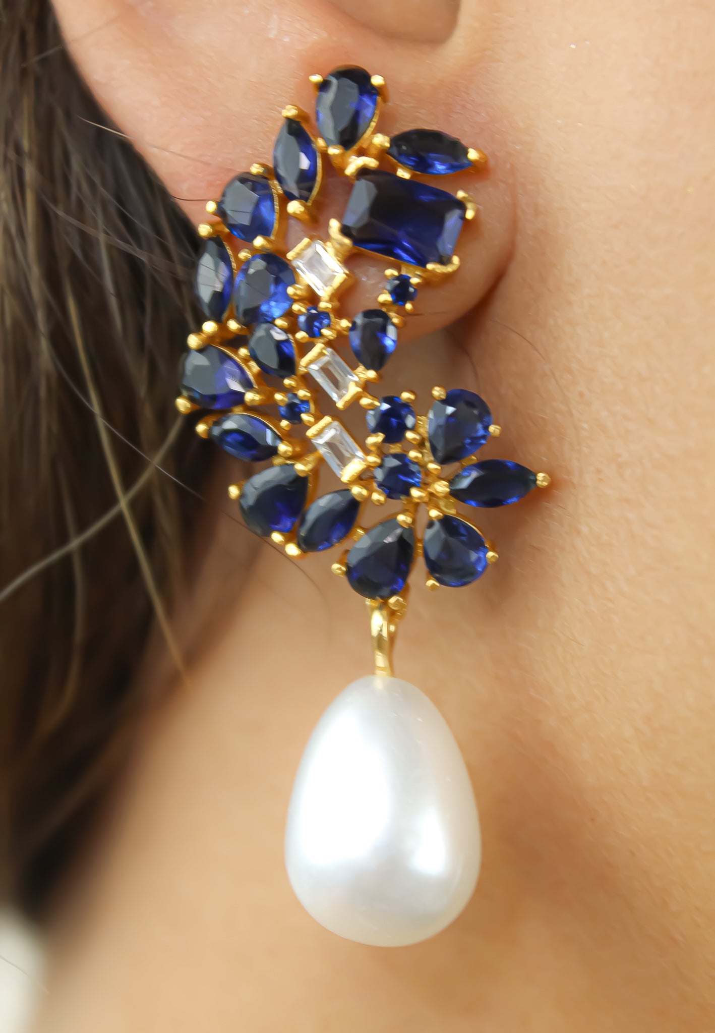 Elegant Golden Frosty Pearl Earrings featuring zirconia stones and a shiny resin pearl, perfect for pierced ears.