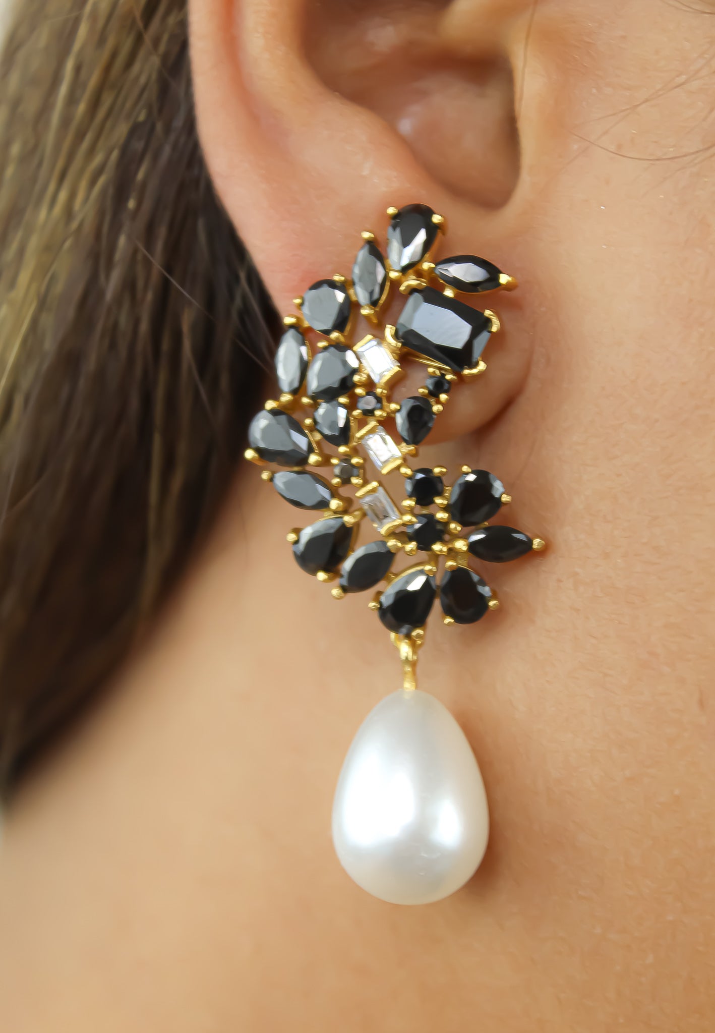 Elegant Golden Frosty Pearl Earrings featuring zirconia stones and a shiny resin pearl, perfect for pierced ears.