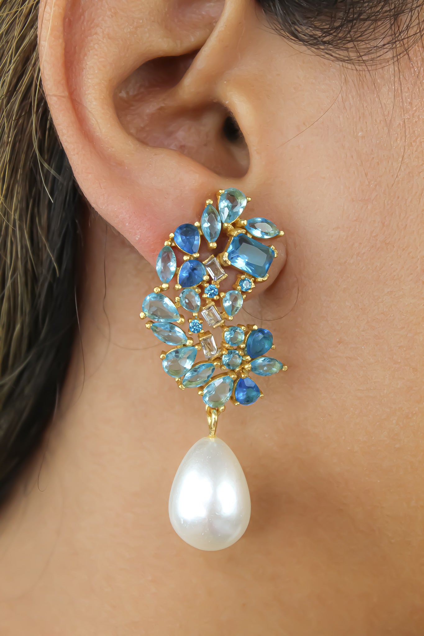 Elegant Golden Frosty Pearl Earrings featuring zirconia stones and a shiny resin pearl, perfect for pierced ears.