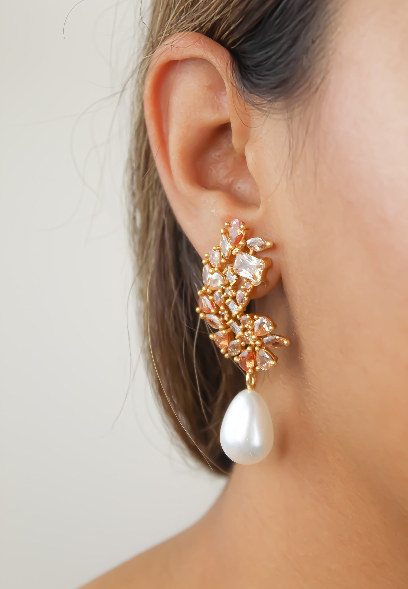 Elegant Golden Frosty Pearl Earrings featuring zirconia stones and a shiny resin pearl, perfect for pierced ears.