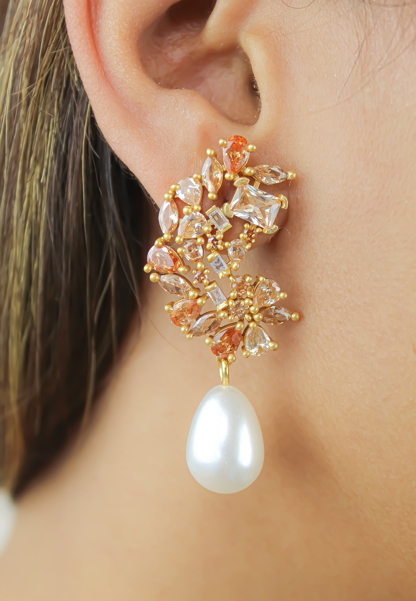 Elegant Golden Frosty Pearl Earrings featuring zirconia stones and a shiny resin pearl, perfect for pierced ears.