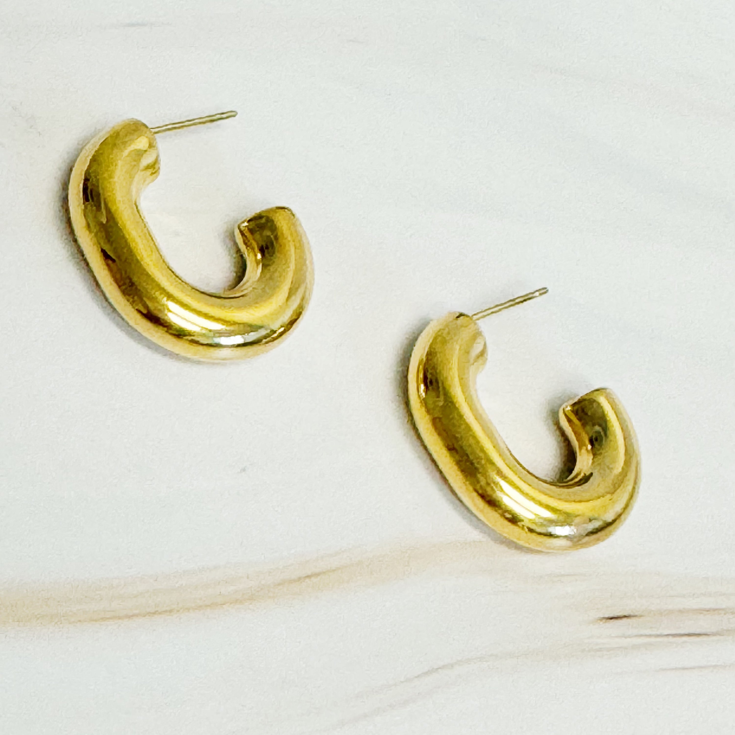 Elegant Golden Object Oval Hoop Earrings in a modern design, crafted from 18k gold plated stainless steel.