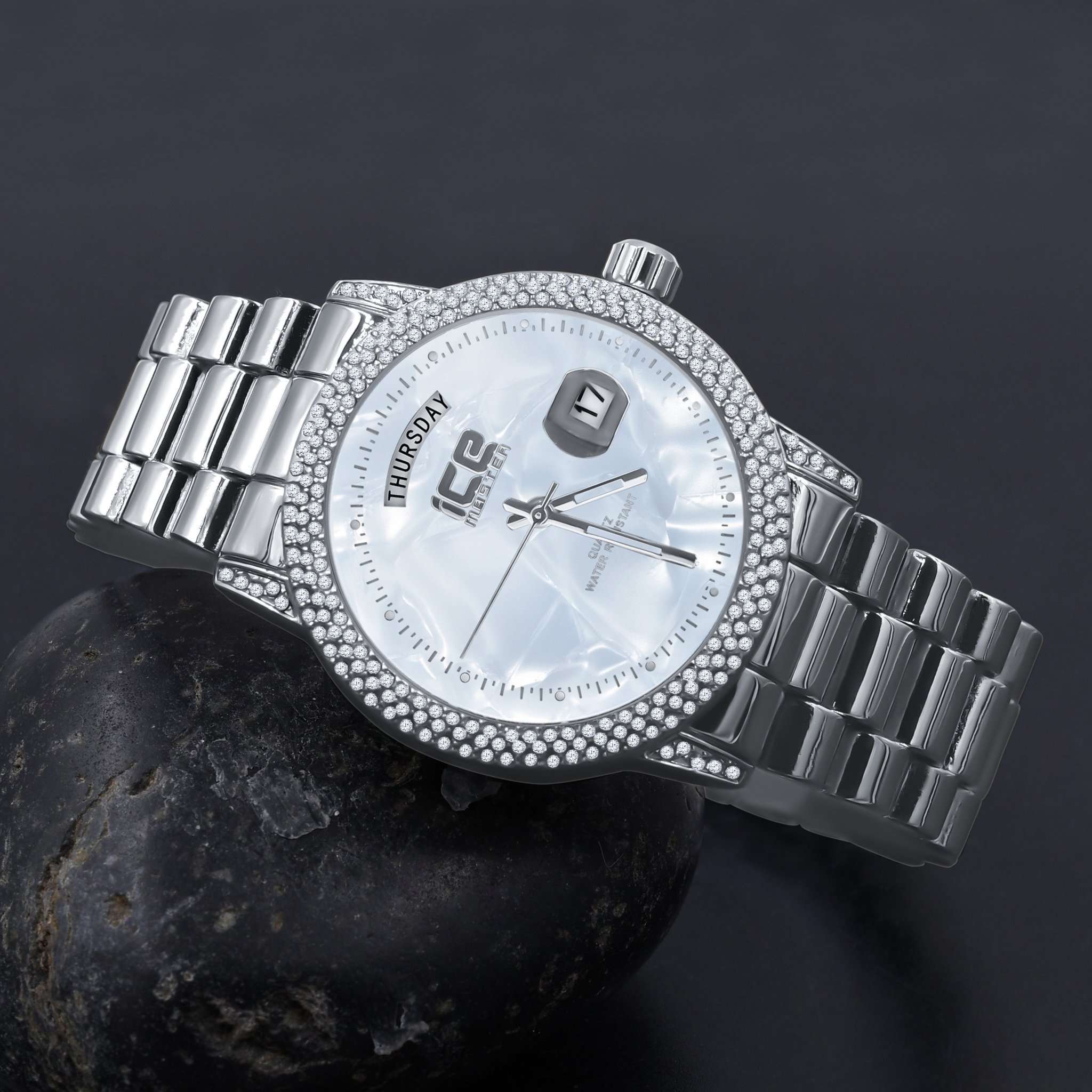 GRANDEUR HIP HOP METAL watch featuring a polished chain and sparkling CZ stones on the dial, showcasing luxury and elegance.