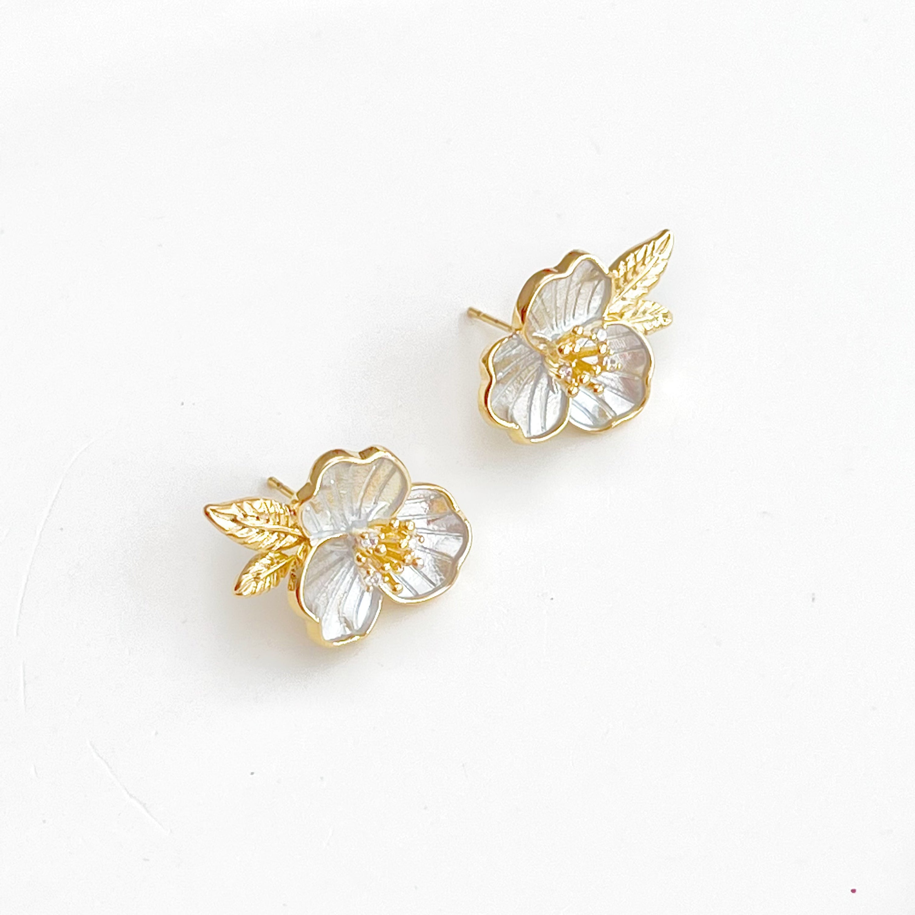 Gold flower-shaped stud earrings.