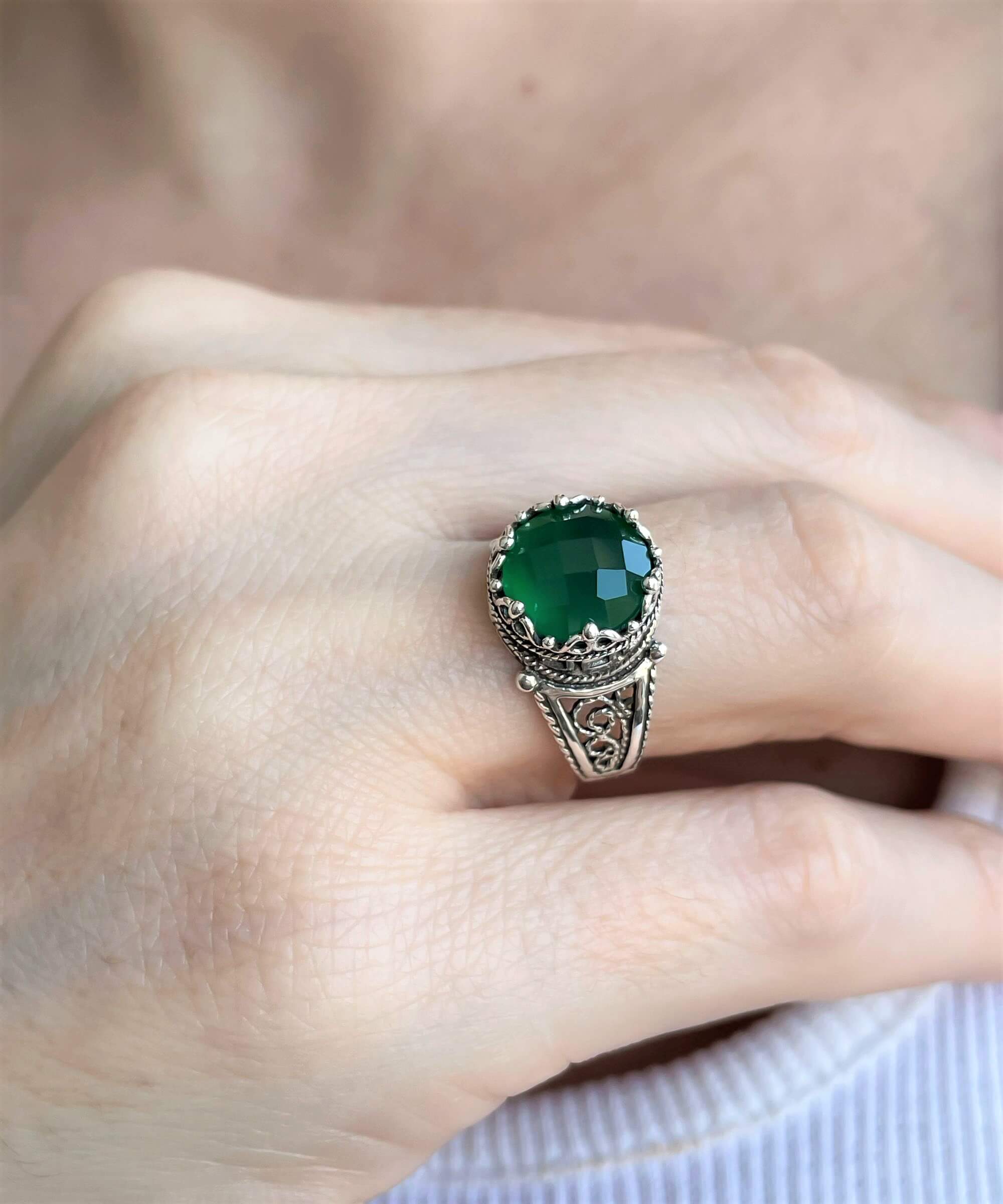 Elegant Greek Key Pattern Filigree Art Ring featuring a natural green agate gemstone set in 925 sterling silver.