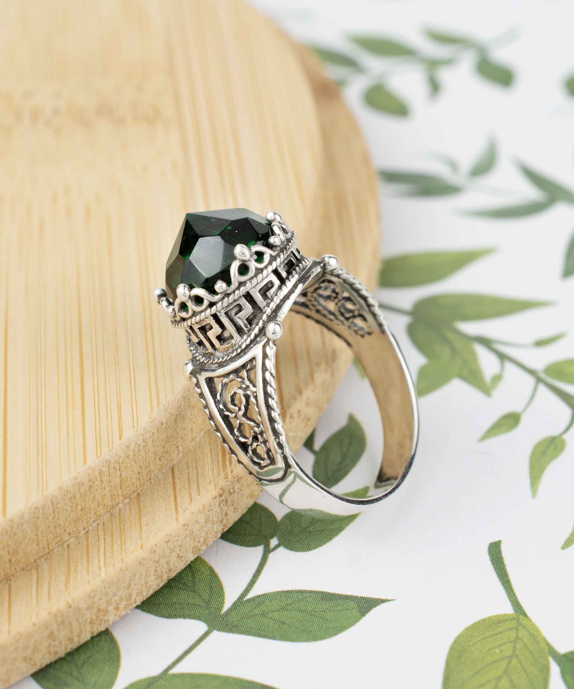 Elegant Greek Key Pattern Filigree Art Silver Cocktail Ring featuring a vibrant peridot gemstone, beautifully crafted in 925 sterling silver.