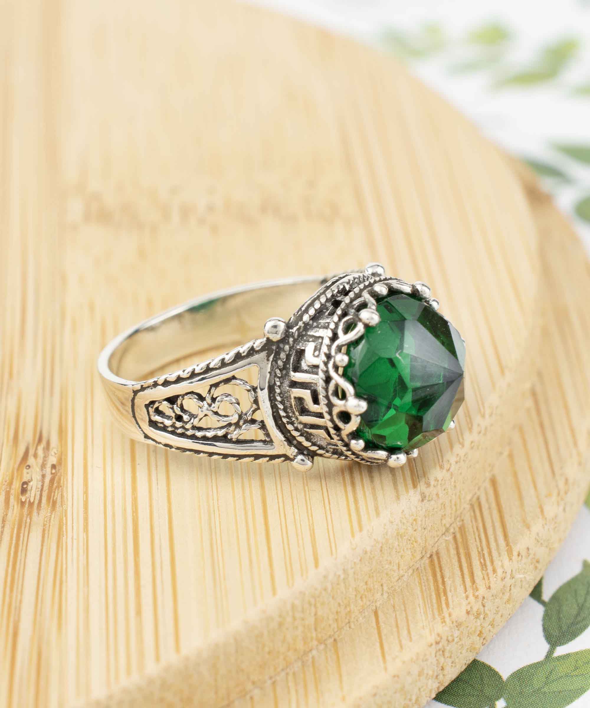 Elegant Greek Key Pattern Filigree Art Silver Cocktail Ring featuring a vibrant peridot gemstone, beautifully crafted in 925 sterling silver.