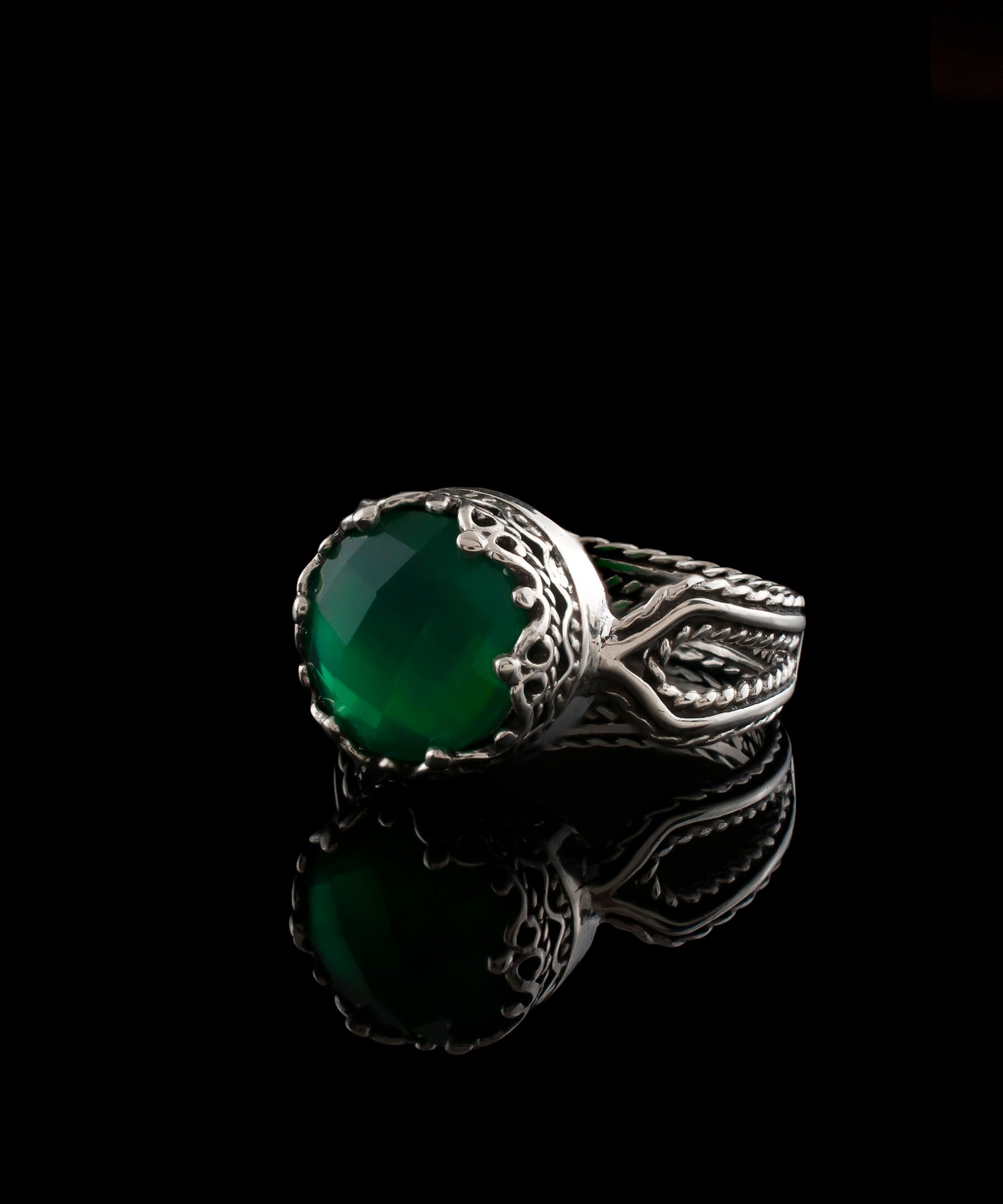 Elegant Green Agate Gemstone Filigree Art Women Sterling Silver Cocktail Ring with intricate design and checkerboard cut gemstone.