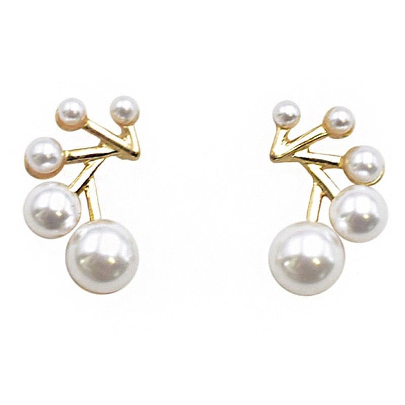 Growing Pearls Ear Stud featuring alloy and artificial pearls, measuring 3cm in length, showcasing a modern and elegant design.