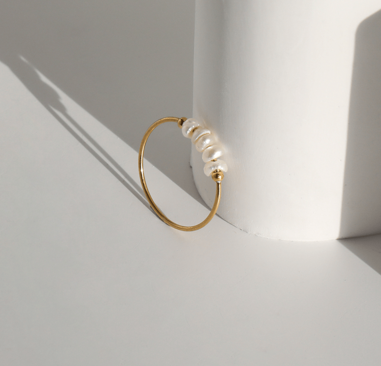 Gurk Pearl Ring Gold featuring a minimalist geometric design with genuine freshwater seed pearls and 18k gold plating.