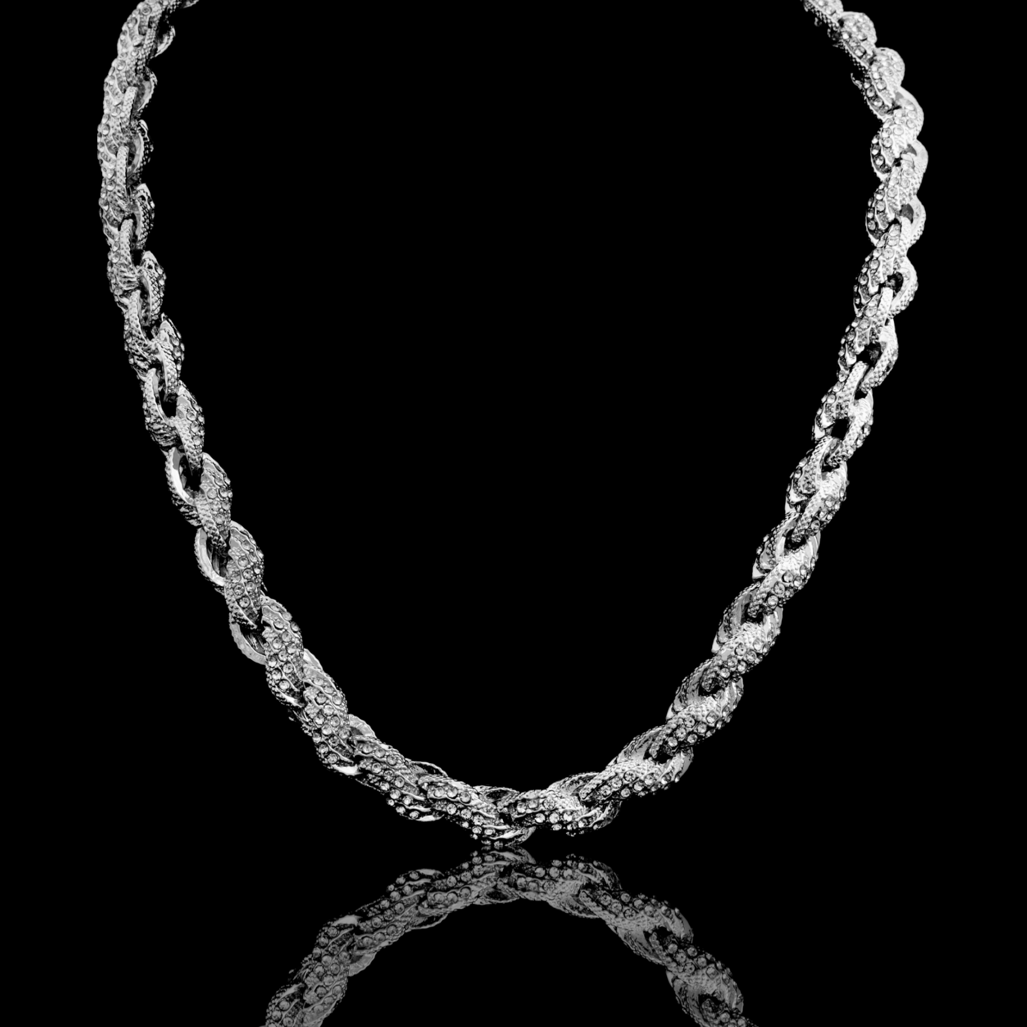 HAWSER 10 MM Rope Chain featuring rhinestone crystals on a base alloy metal, showcasing its luxurious design and thickness.