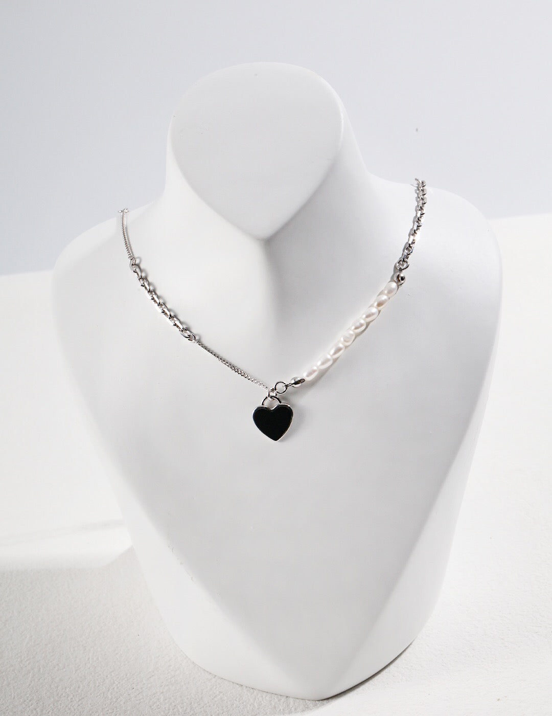 Elegant Heart Pendant Pearl Necklace featuring a natural pearl and gold vermeil chain, perfect for any occasion.