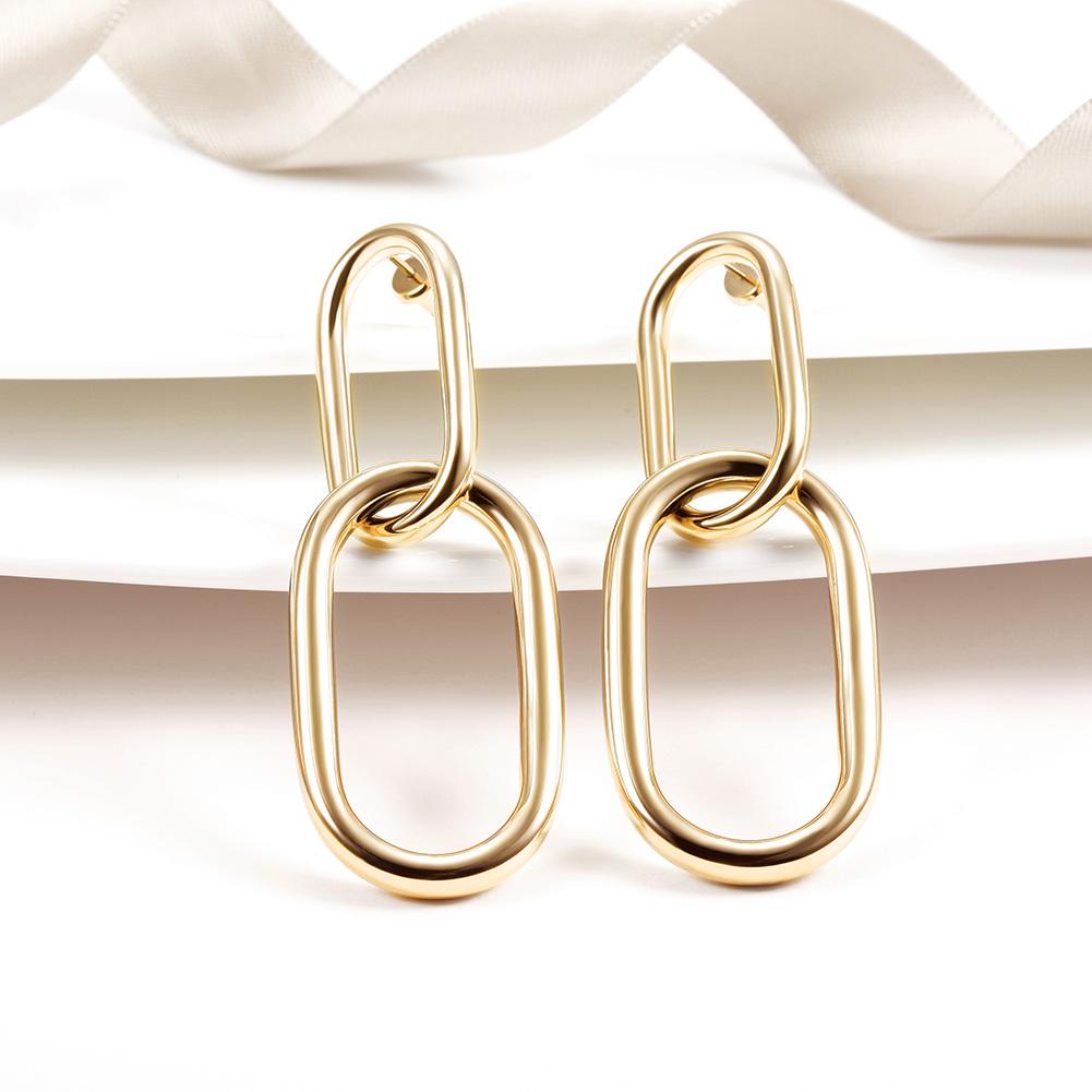 Elegant interlocking hoop earrings made of stainless steel with gold plating.