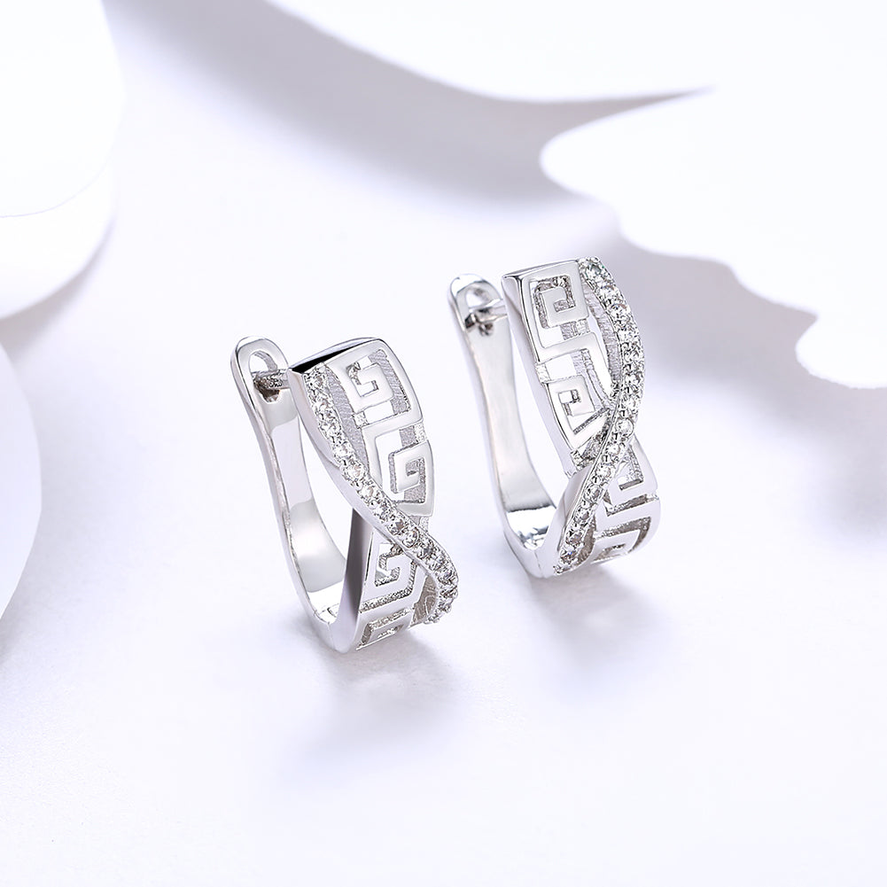 Elegant Italian Twist Roman Design Leverback Earrings in 18K White Gold Plated, showcasing their intricate design and luxurious finish.