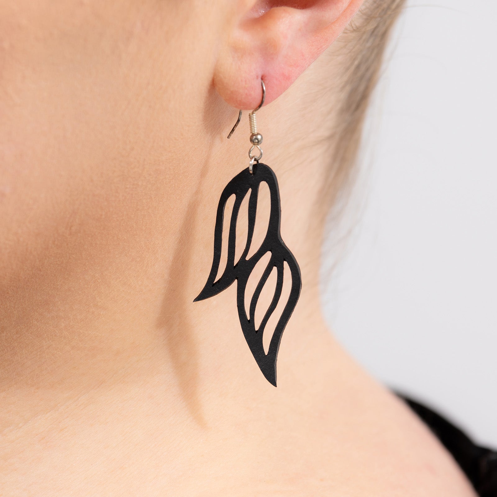 Elegant Jasmine Upcycled Rubber Earrings handcrafted from reclaimed tyre inner tubes, featuring silver 925 hooks.