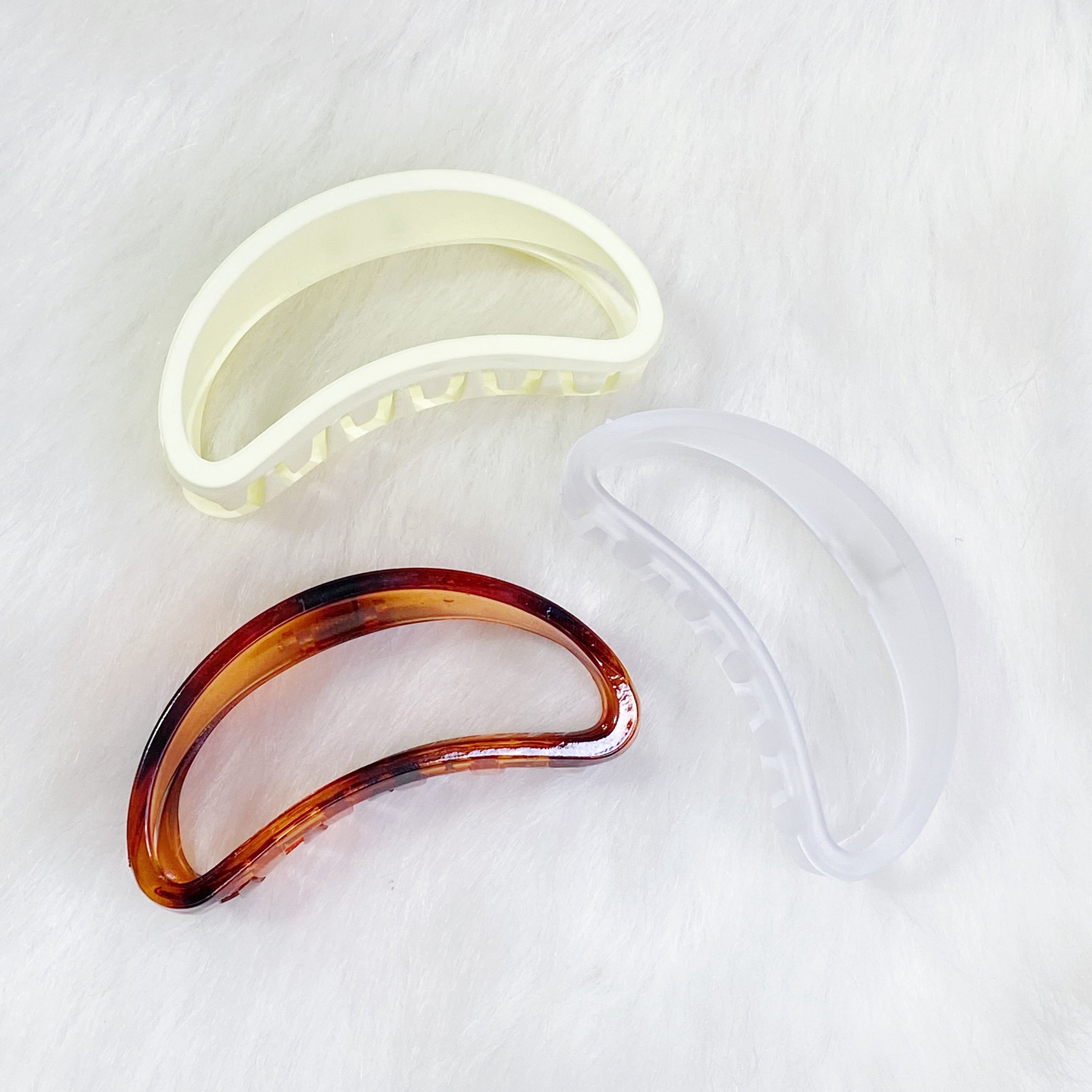 A stylish Jelly Shape Hair Claw Set featuring see-through outlined design, perfect for minimalistic hairstyles.