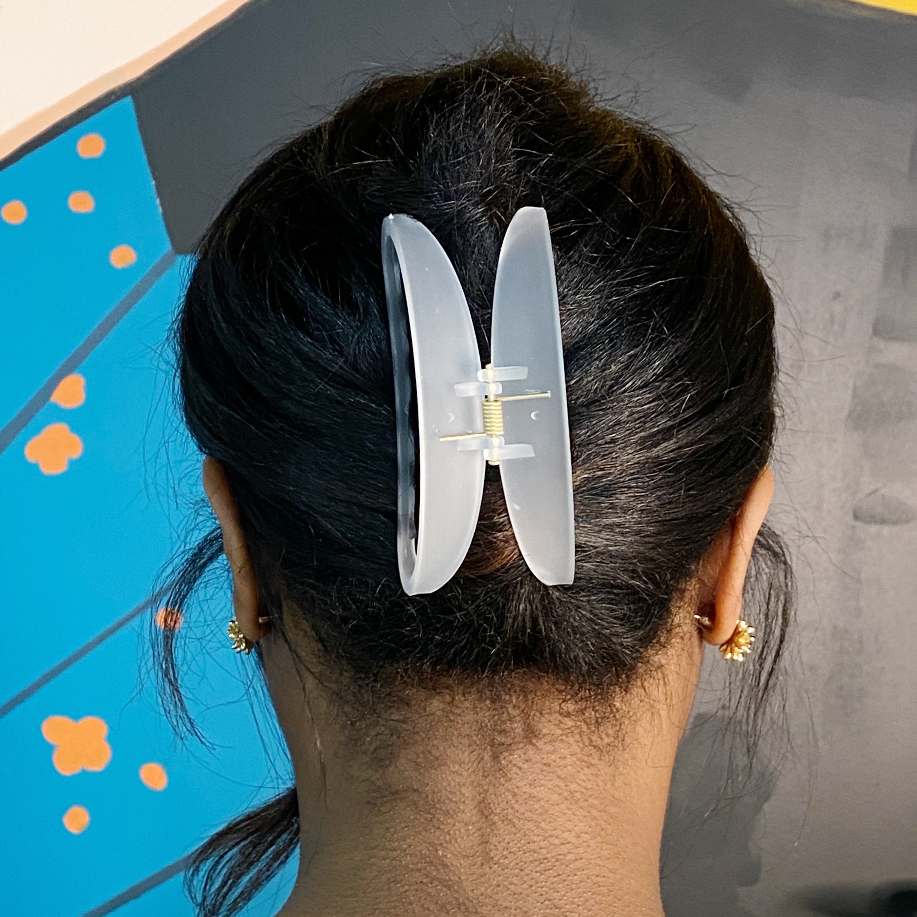 A stylish Jelly Shape Hair Claw Set featuring see-through outlined design, perfect for minimalistic hairstyles.