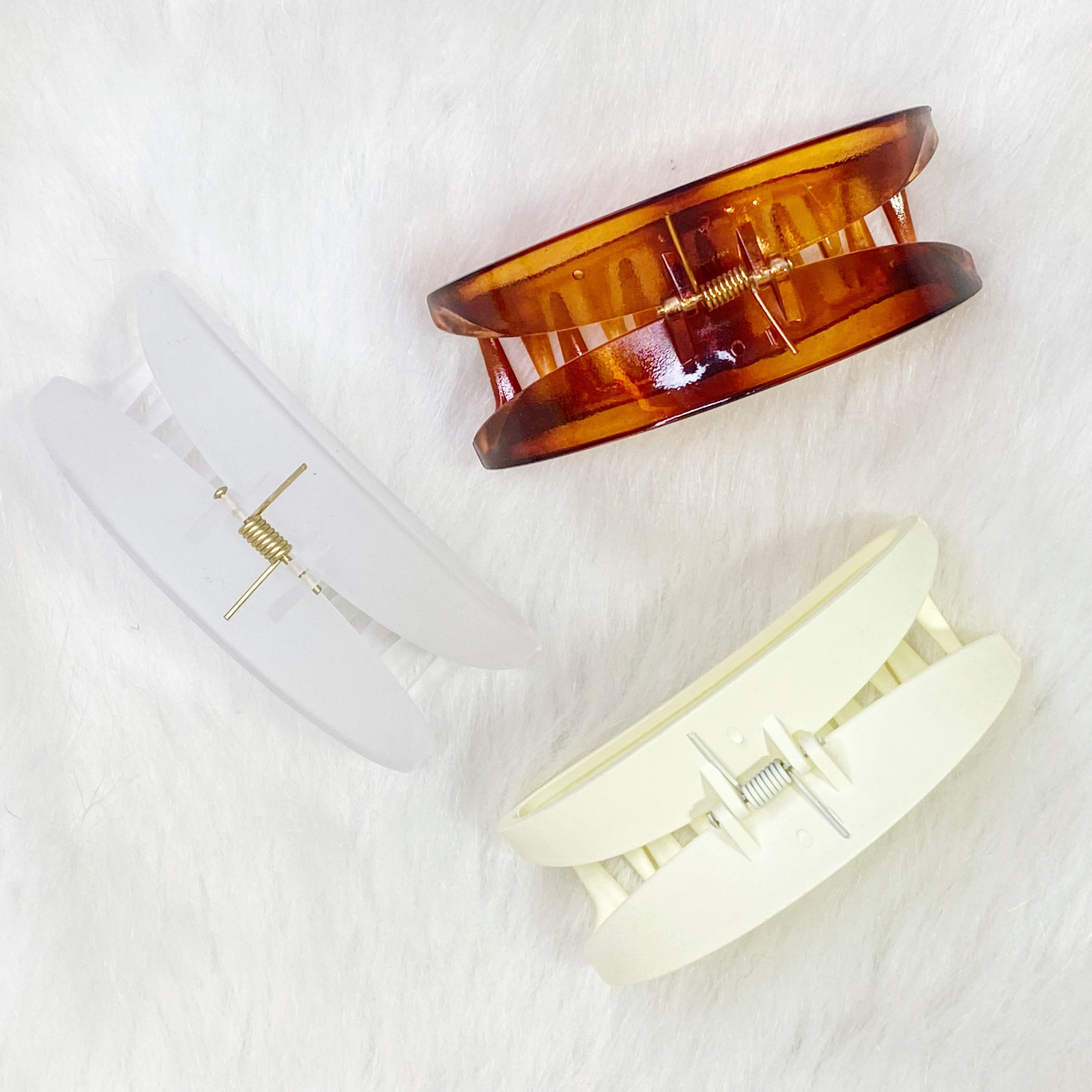 A stylish Jelly Shape Hair Claw Set featuring see-through outlined design, perfect for minimalistic hairstyles.