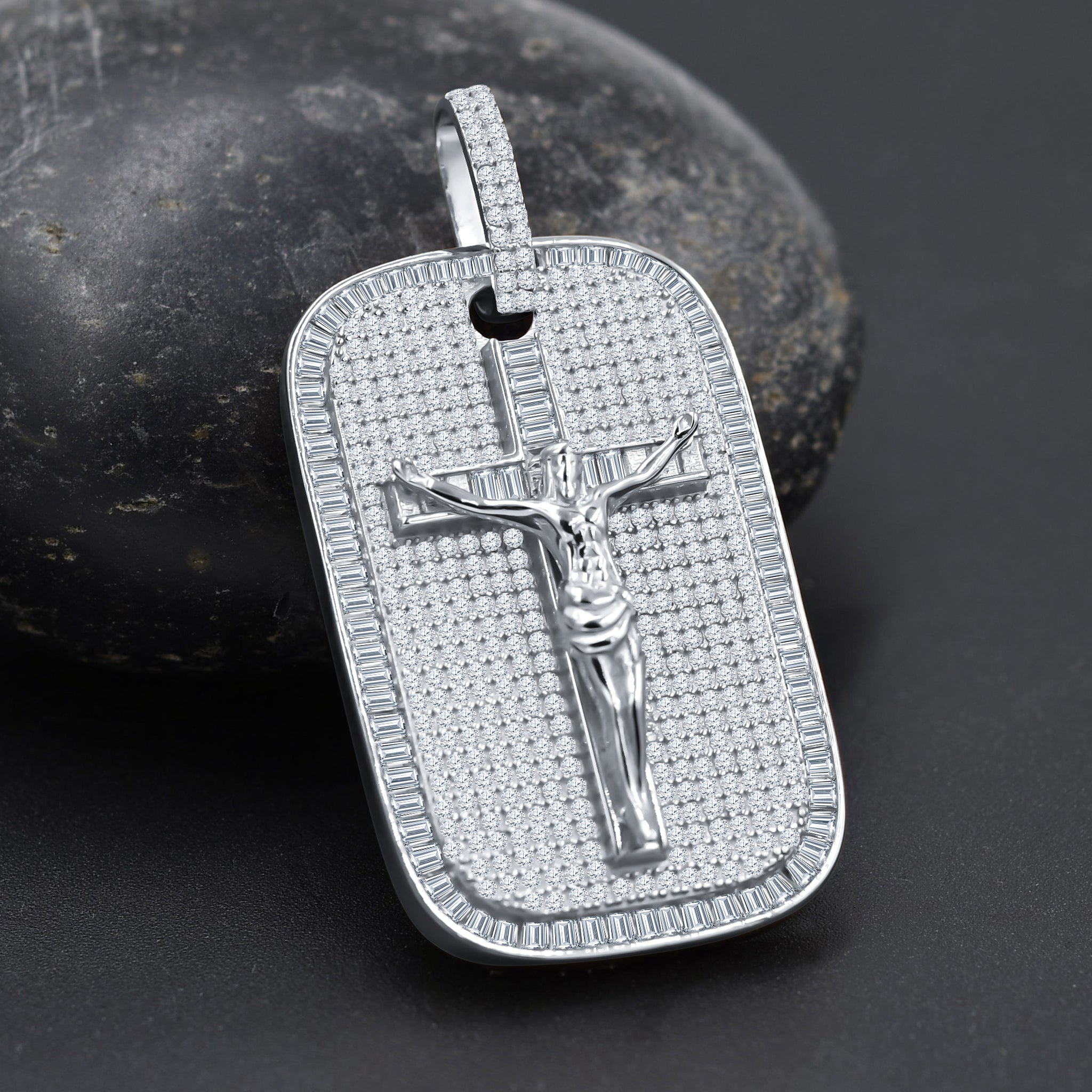 JESUCRISTO Pendant featuring a cross design with sparkling cubic zirconia stones, crafted from 925 sterling silver.