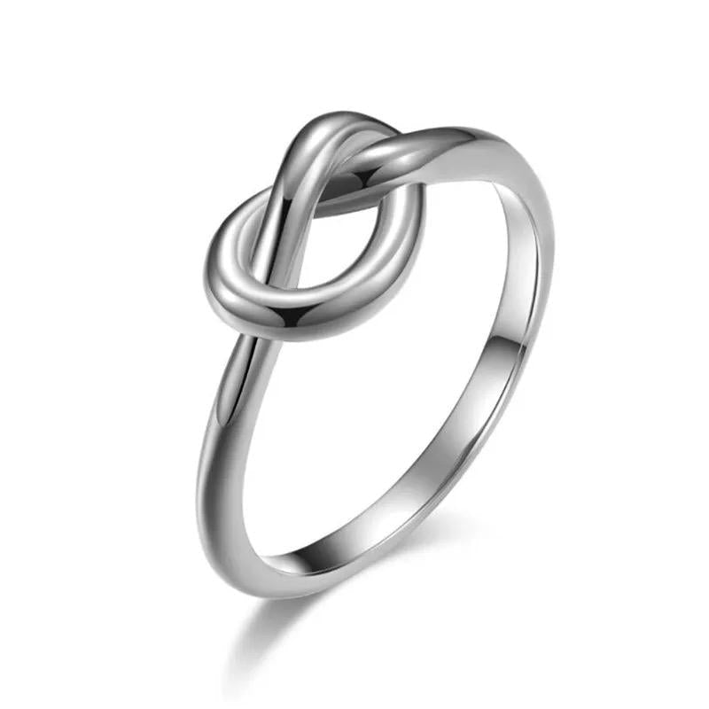 Elegant Knot Ring made of 18k gold plated stainless steel with a 7mm wide knot design, perfect for everyday wear.