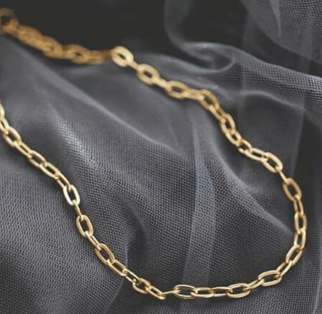 KYLIE Chain Choker featuring elongated slinky links in polished stainless steel with 18K gold plating, adjustable length for a perfect fit.