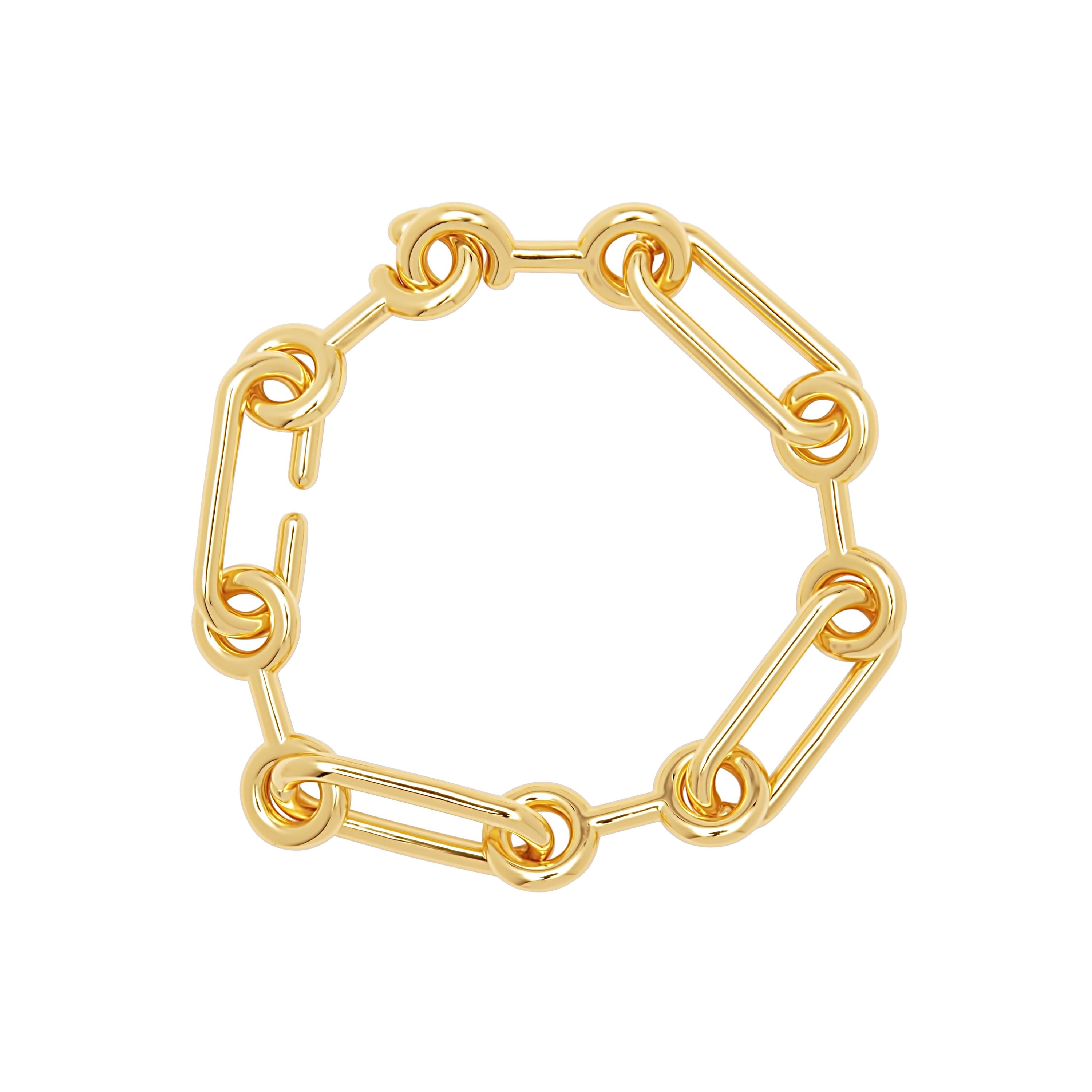 Elegant Lacey Chain Bracelet made of 18k gold plated stainless steel, showcasing its delicate chain design.