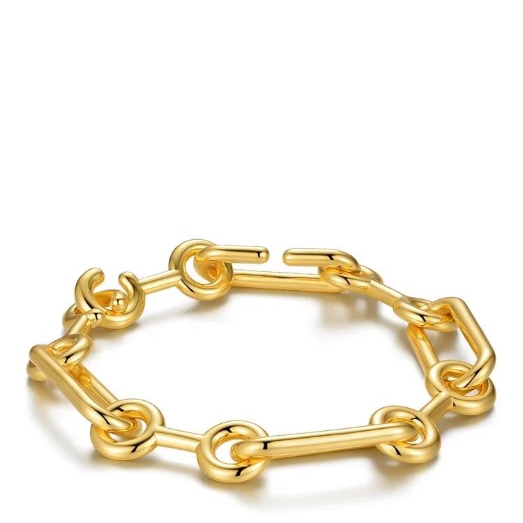 Elegant Lacey Chain Bracelet made of 18k gold plated stainless steel, showcasing its delicate chain design.