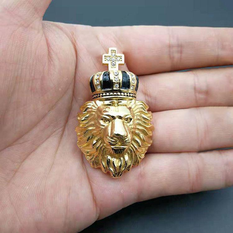 A golden lion pendant.