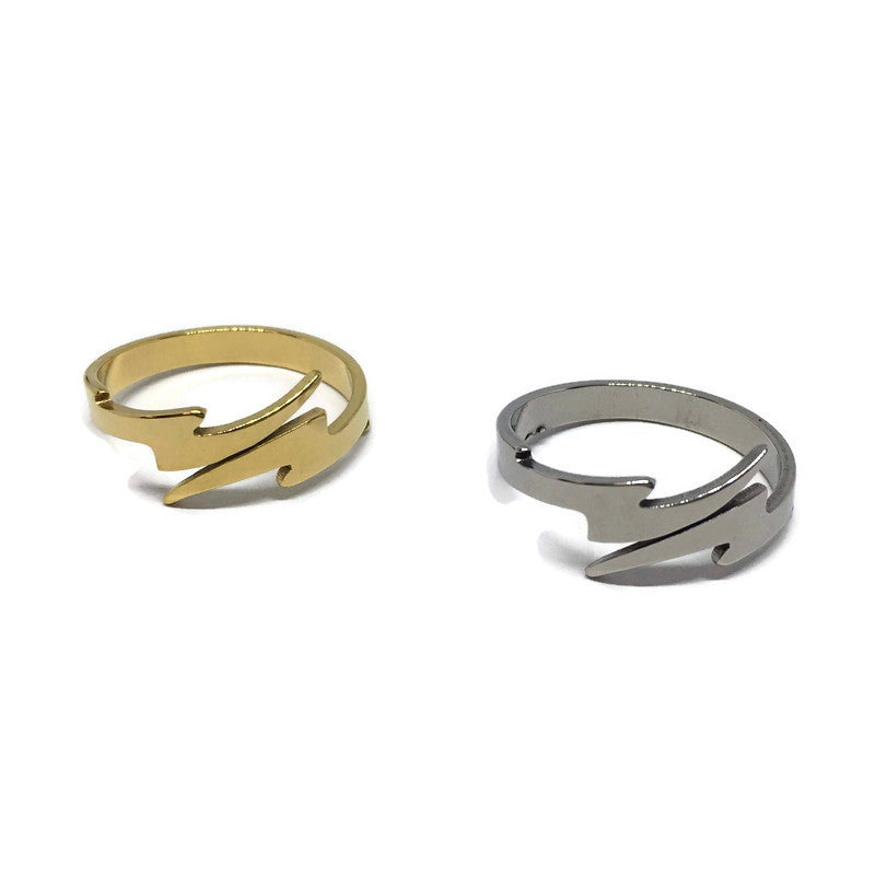 A stylish Lightning Bolt Adjustable Band Ring made of 18ct gold plated stainless steel, showcasing its unique lightning bolt design.