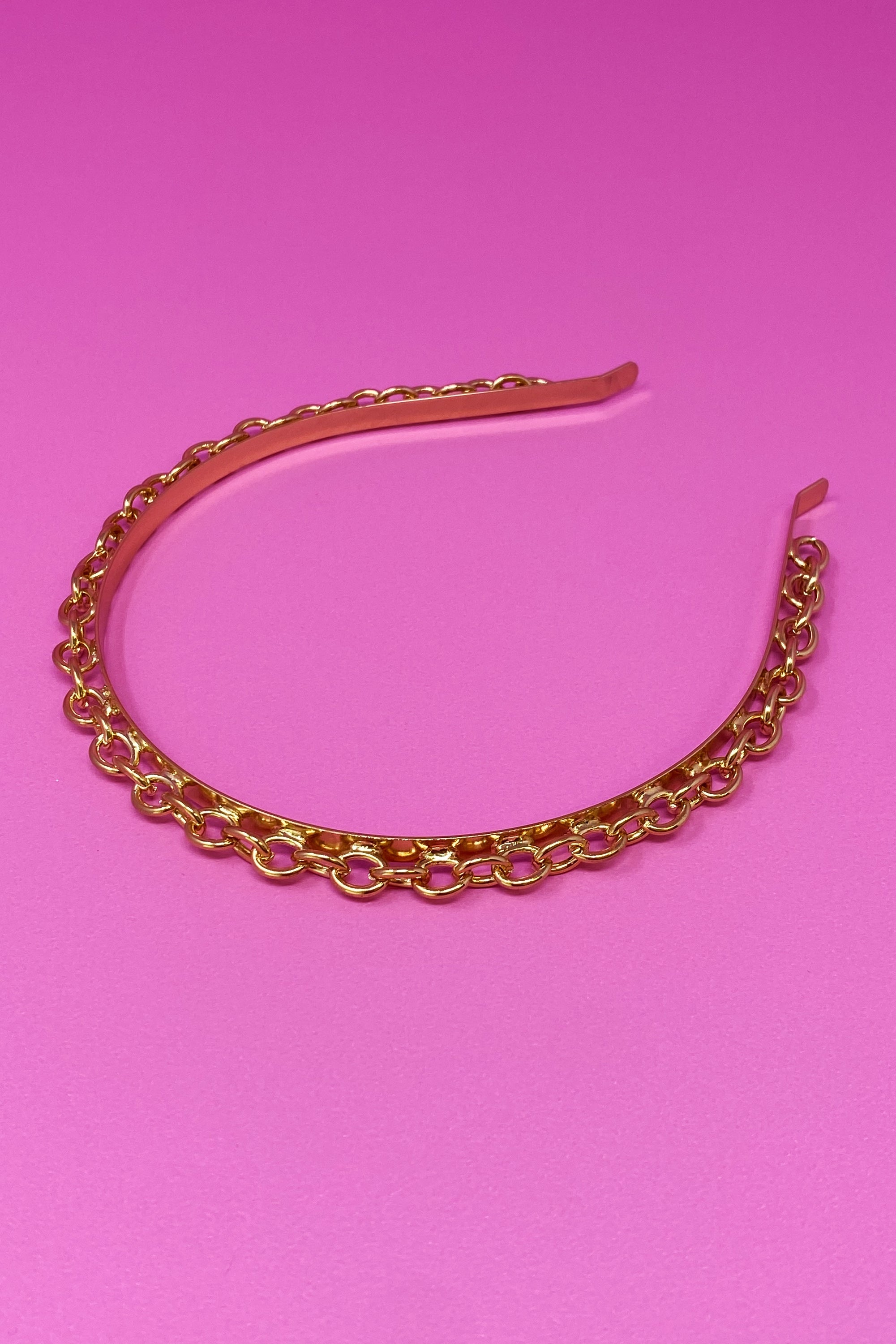 A stylish Linked Chain Headband featuring small O-shaped linked chains, perfect for adding elegance to any outfit.