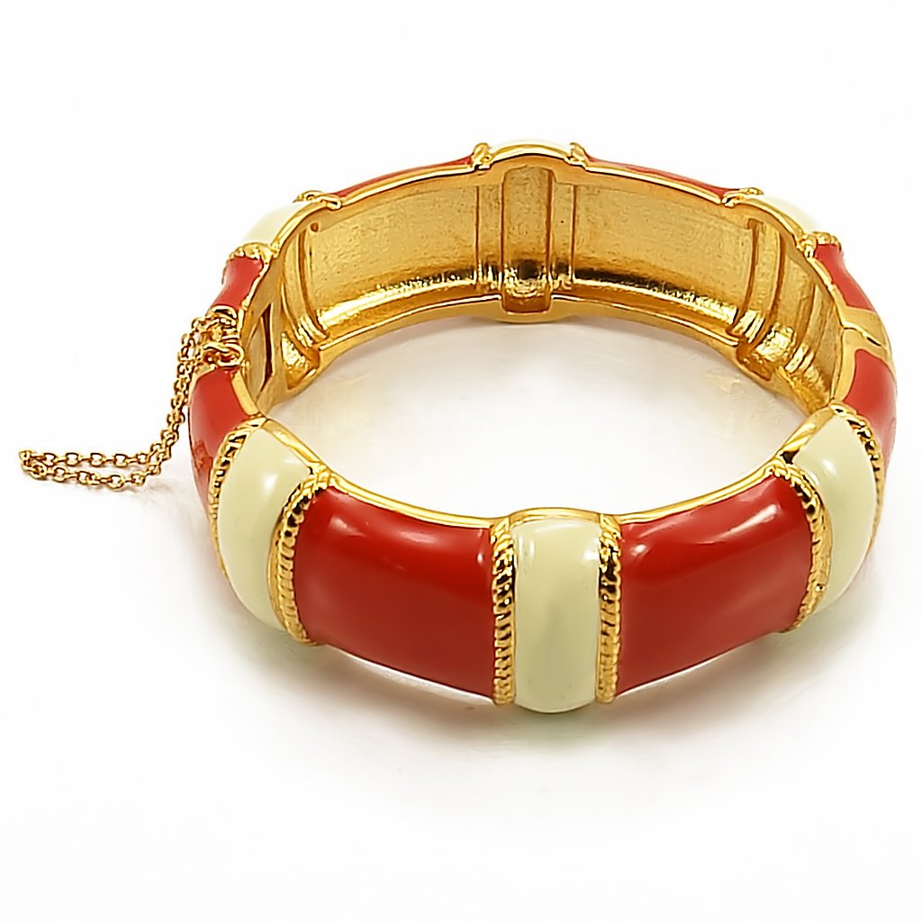 Elegant LO1435 Gold Brass Bangle with a smooth finish, showcasing its minimalist design without any stones.