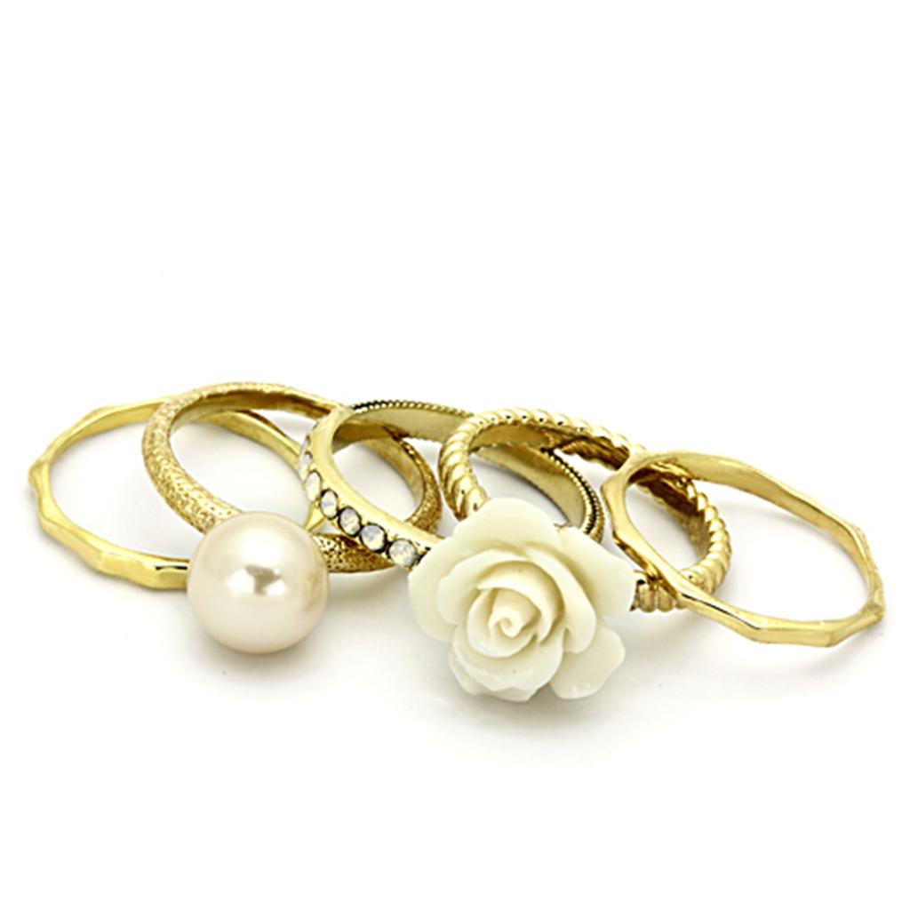 LO3008 Gold Brass Ring featuring a synthetic white pearl, elegantly designed for versatile wear.