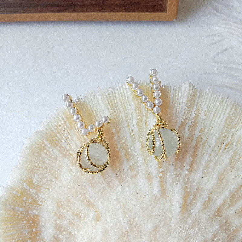 LoVe Pearls with Opal Tassel Short Earrings featuring artificial opal and pearls, elegantly designed with a shimmering tassel.