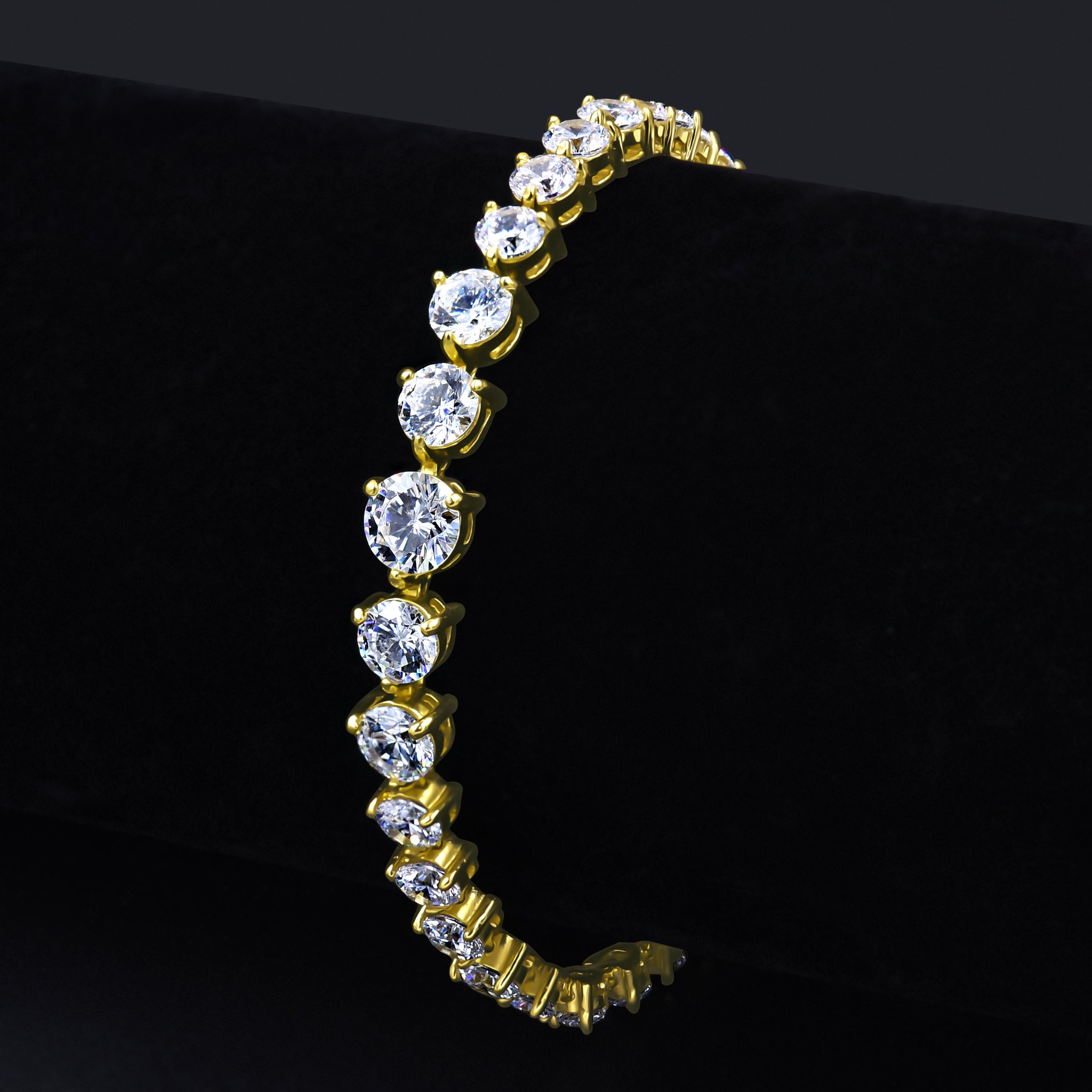 LUCULENTUS Bracelet featuring sparkling cubic zirconia stones set in 925 sterling silver, showcasing a luxurious design.