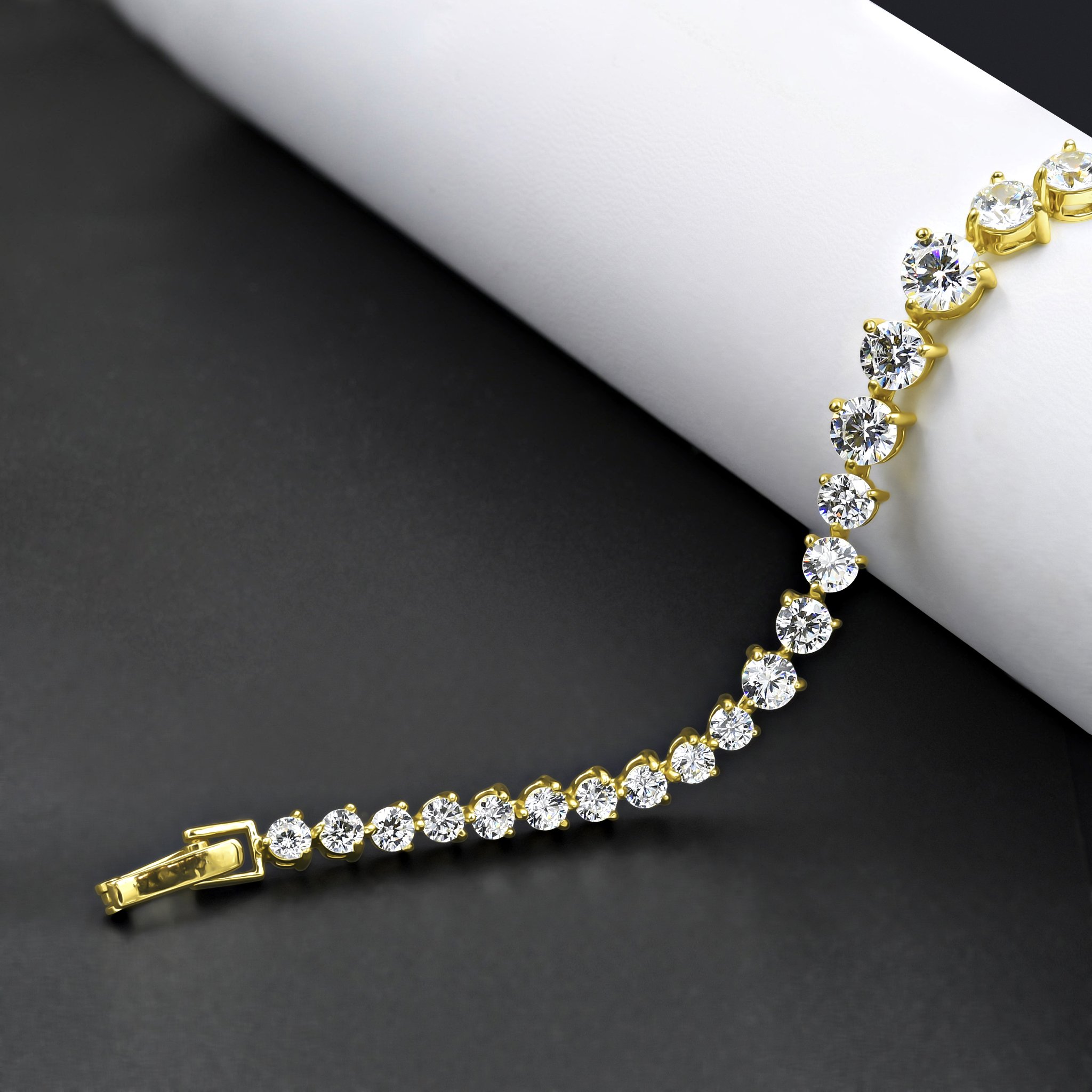 LUCULENTUS Bracelet featuring sparkling cubic zirconia stones set in 925 sterling silver, showcasing a luxurious design.