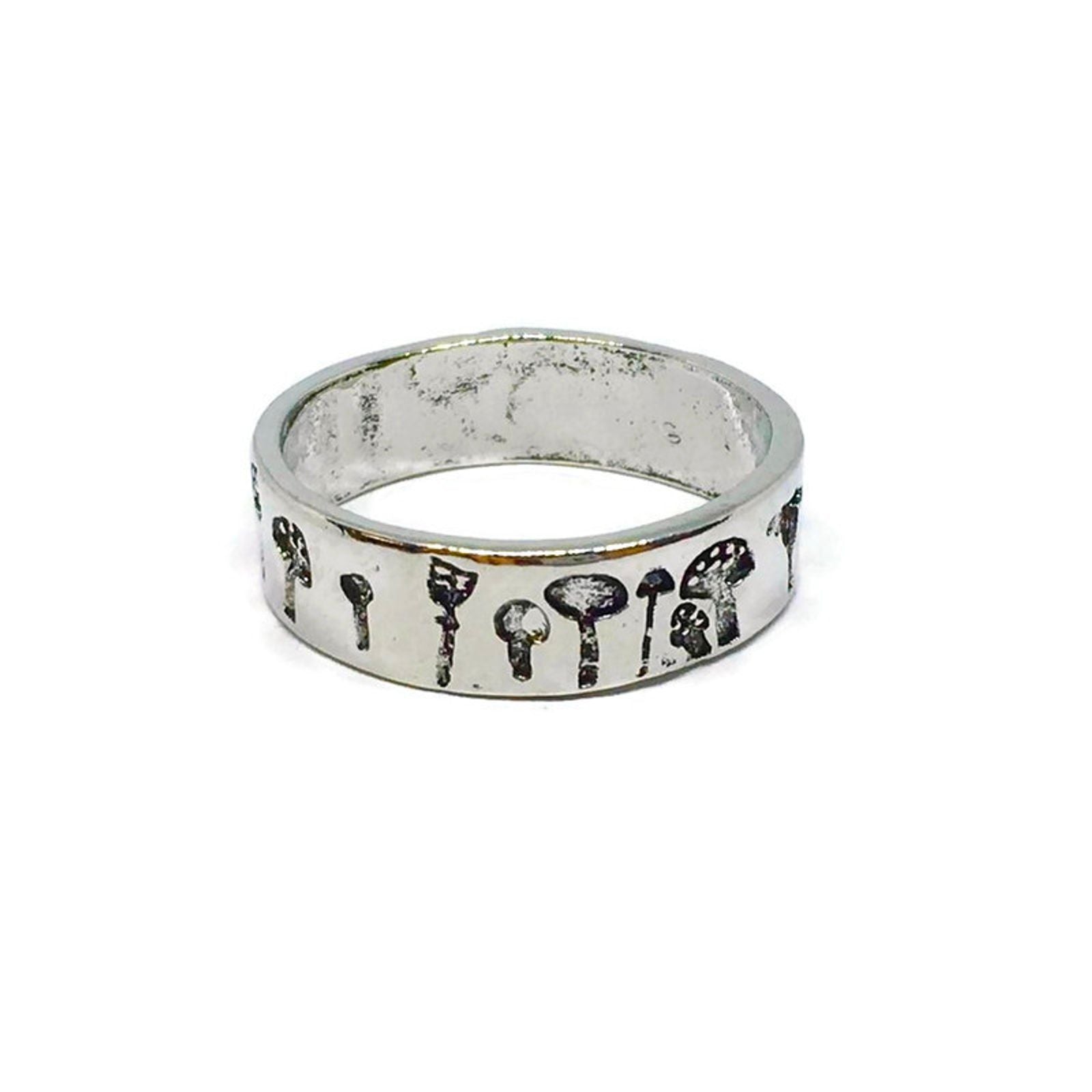 Magic Mushroom Art-Print Ring made of sterling silver plated steel alloy, featuring a whimsical mushroom design, suitable for unisex wear.