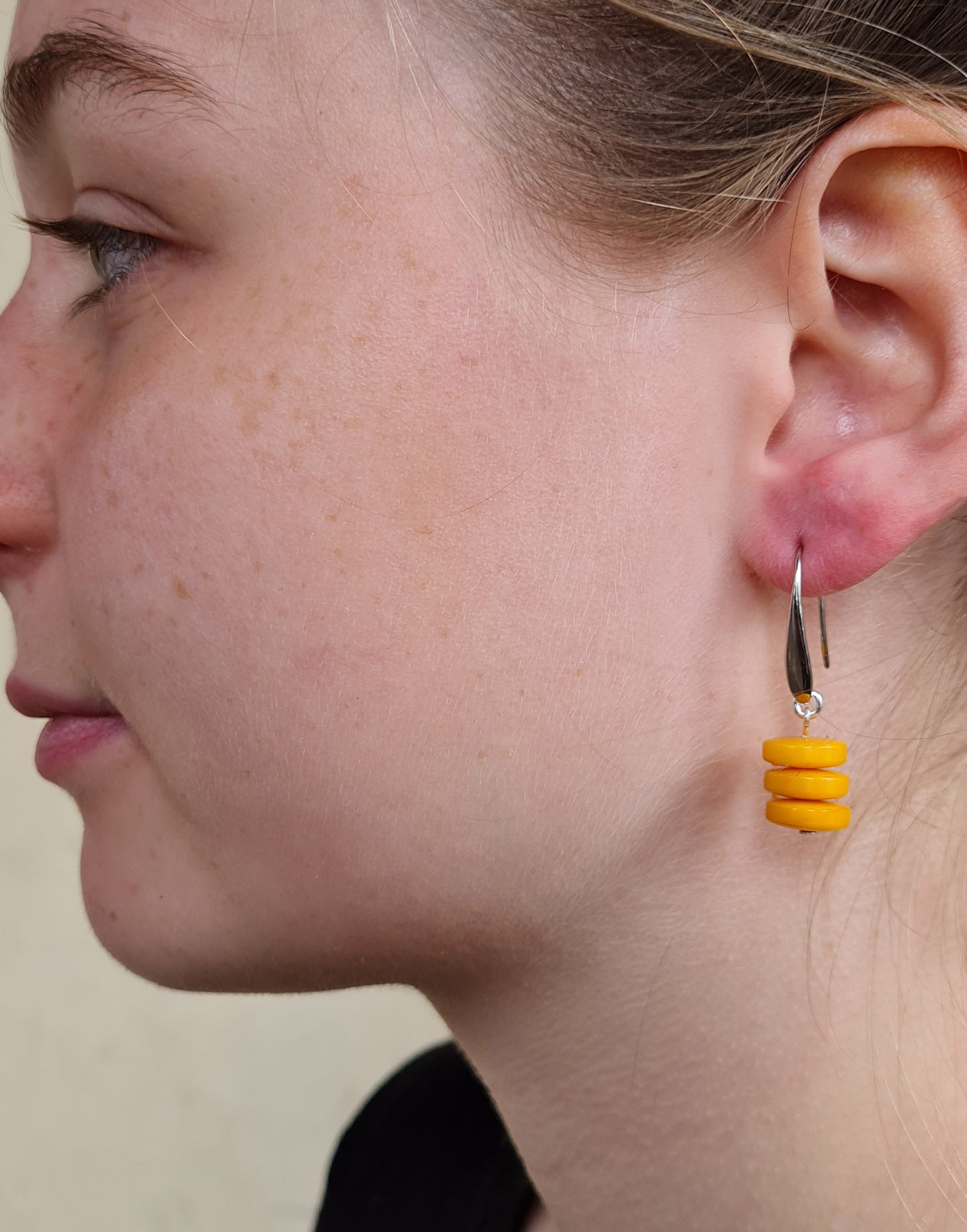 Manaus Earrings featuring clean lines and hypoallergenic brass hooks, elegantly designed for everyday wear.