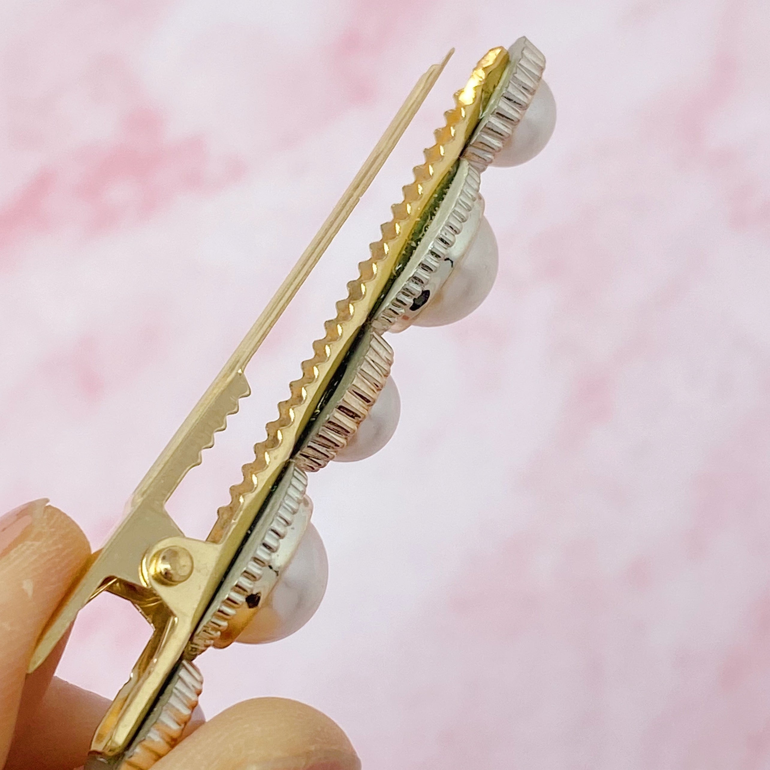 A stylish Marble Chain and Pearl Hair Clip Set featuring two elegant clips with neutral marble chains and pearl accents.