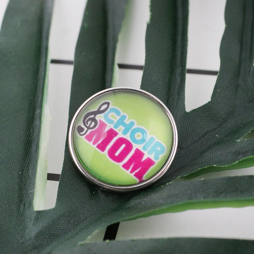 Choir Mom Snap featuring a glass dome design, perfect for jewelry customization.