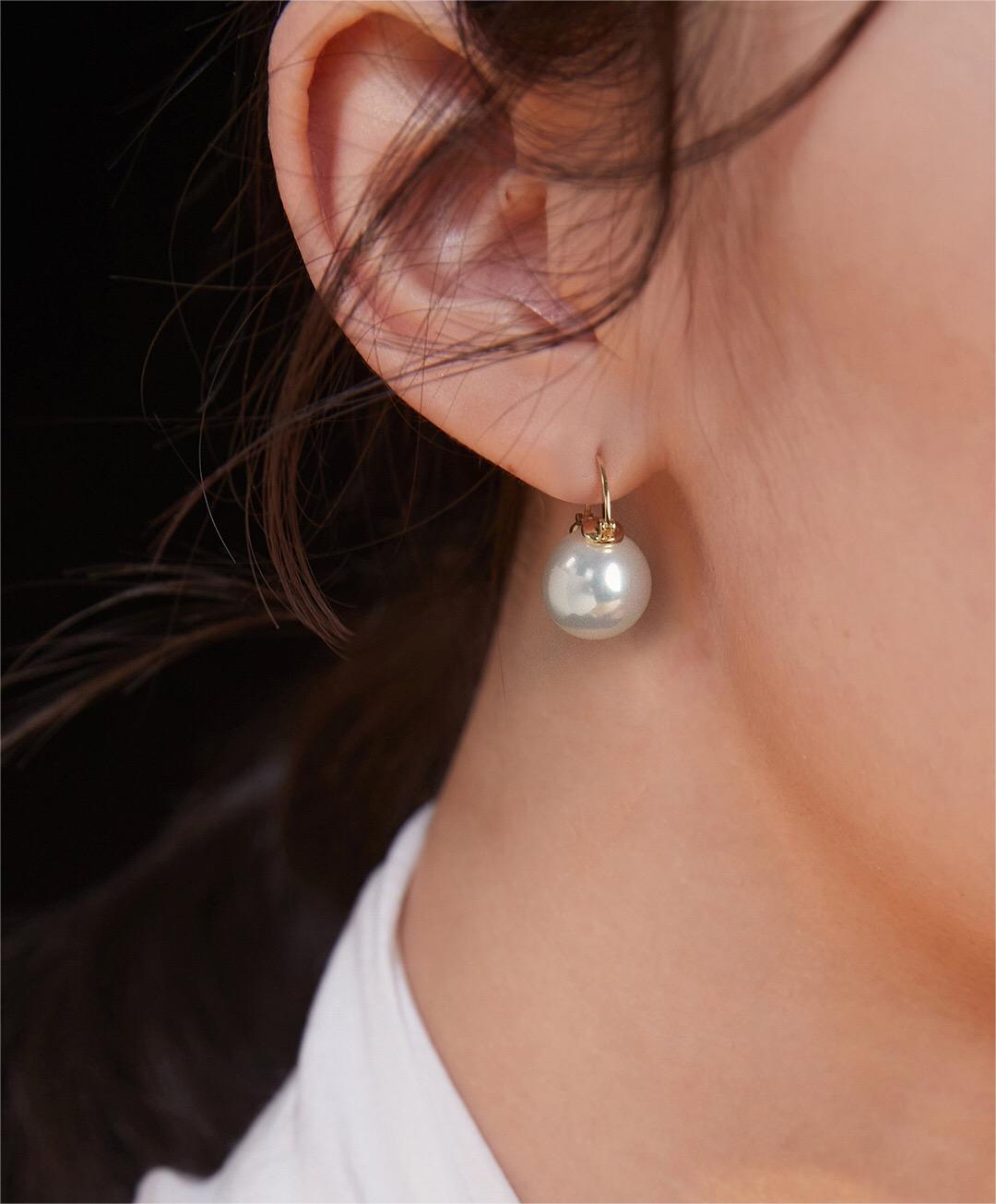 Elegant Natural Pearl Earrings featuring gold vermeil setting, handcrafted with natural pearls.