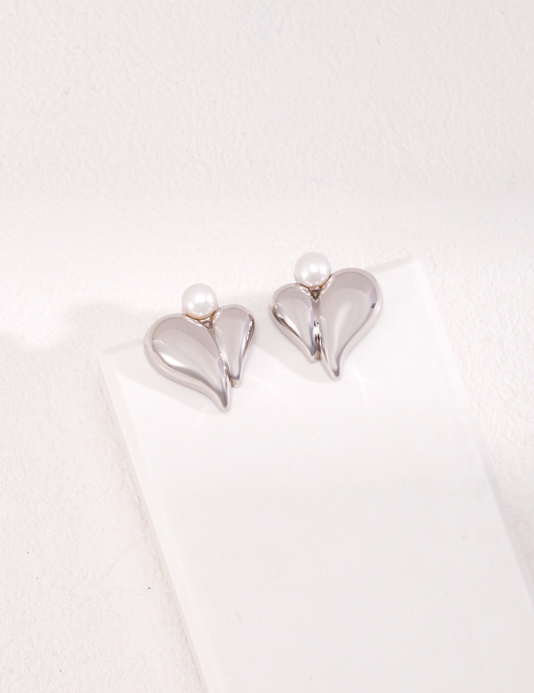 Natural Pearl Heart Stud earrings made of freshwater pearls and sterling silver, featuring a heart-shaped design.