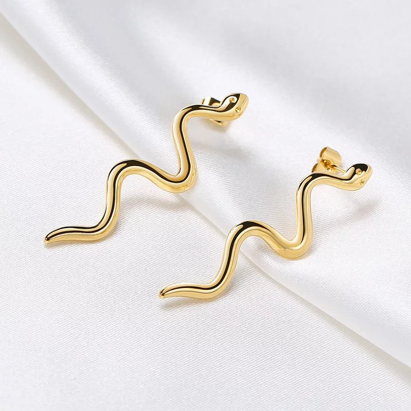 Elegant Nile Earrings made of 18k gold plated stainless steel, featuring a 1.6-inch drop and hypoallergenic post back design.