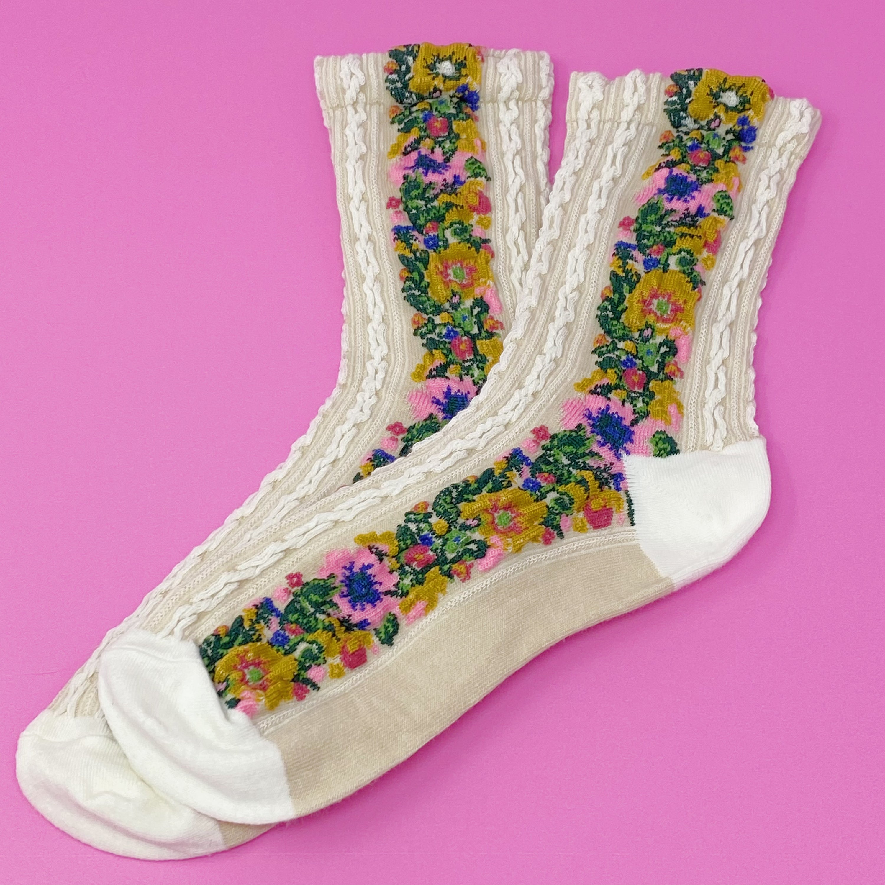 Noble Floral Beauty Socks featuring a vibrant knitted floral pattern, showcasing luxurious texture and elegant design.