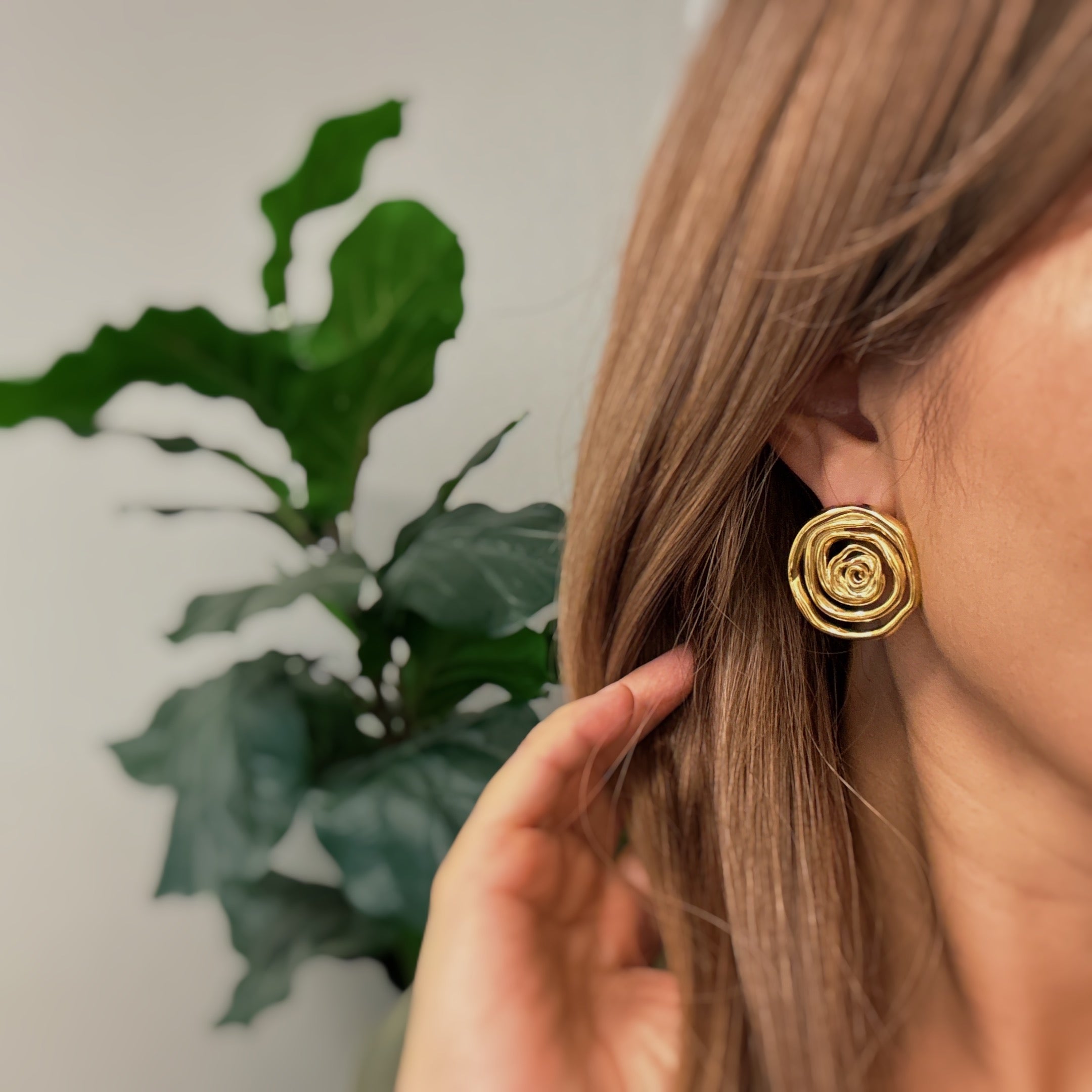 Elegant Oh My Gold Swirl Stud Earrings featuring a unique swirl design in 18k gold plating, perfect for any outfit.