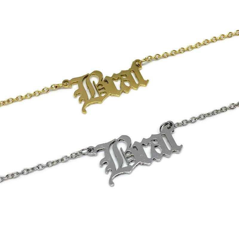 A stylish Old English Brat Necklace made of stainless steel, featuring a sleek pendant and a 50cm chain, available in various colors.