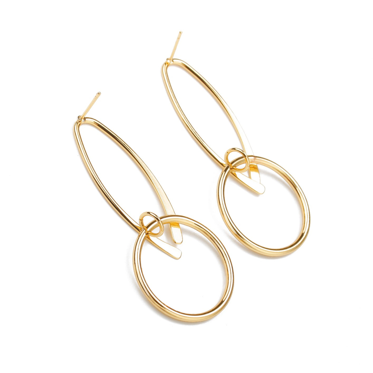 A pair of elegant Opening Oval Linked Round Hoop Earrings made from alloy, showcasing a unique linked design and lightweight structure.